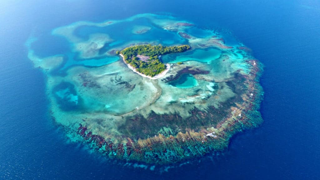 Isla rodeada de arrecifes. (foto cortesía de Eric)