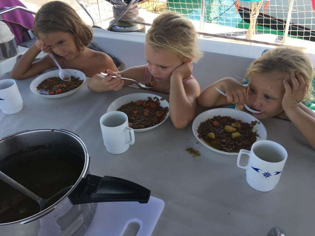 Comiendo Lentejas en el Saramia.