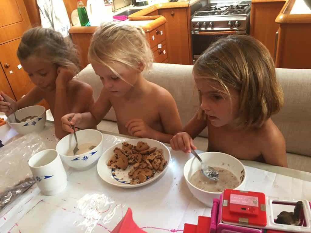 Merendando Galletas junto a Tlda y Agnes.