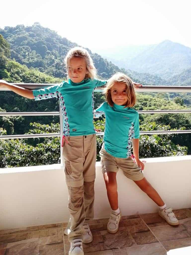 Posando en el balcón del Hostel.