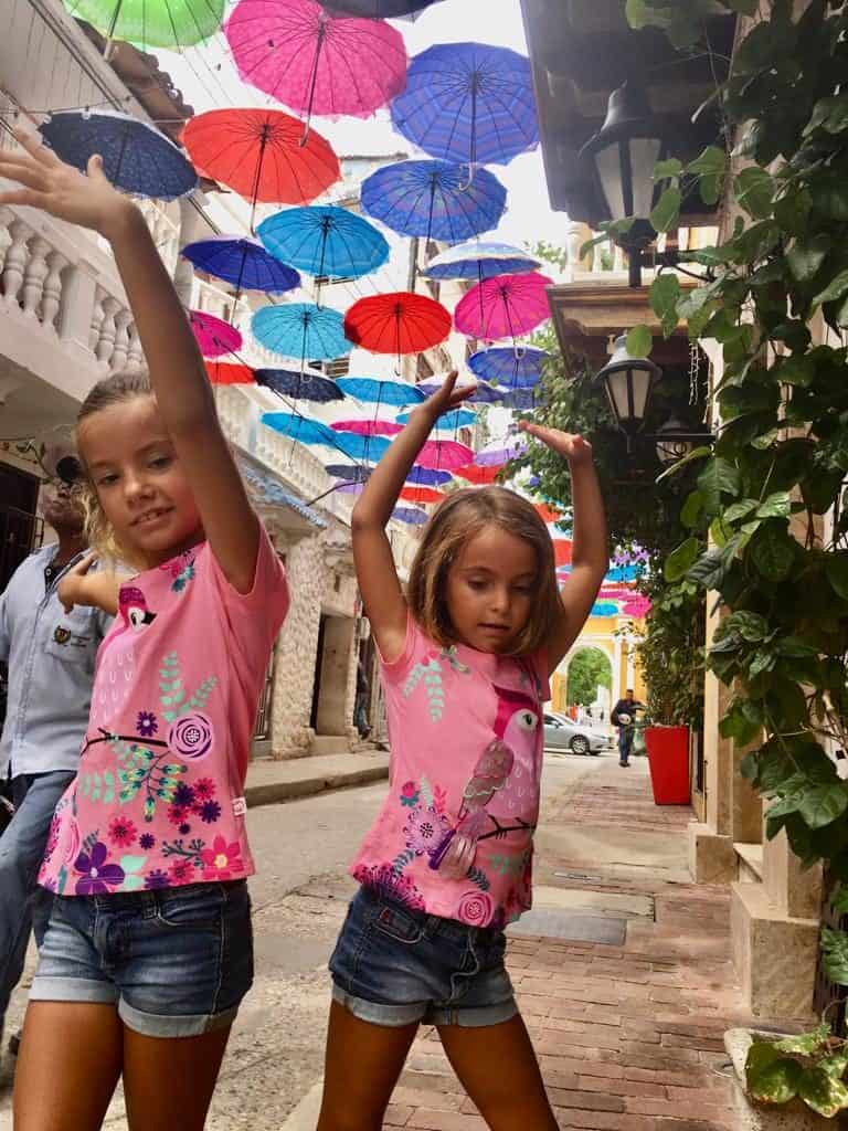 Caminando por el barrio de Getsemani en Cartagena.