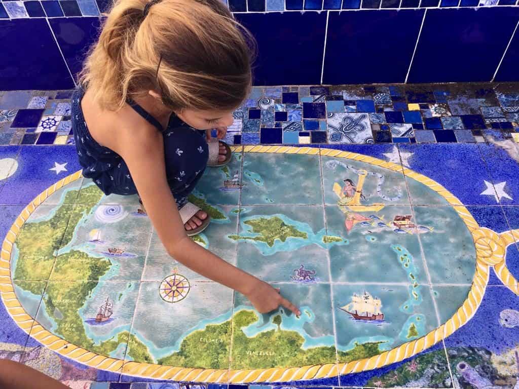 Sara contando  las islas que hemos conocido en el Caribe.