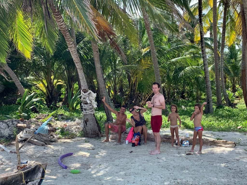 Aperitivo en la isla de Luis Martinez (Sin sus cervezas).