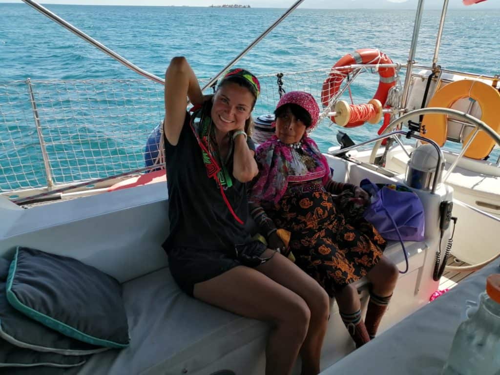 Maria probándose los Molas.