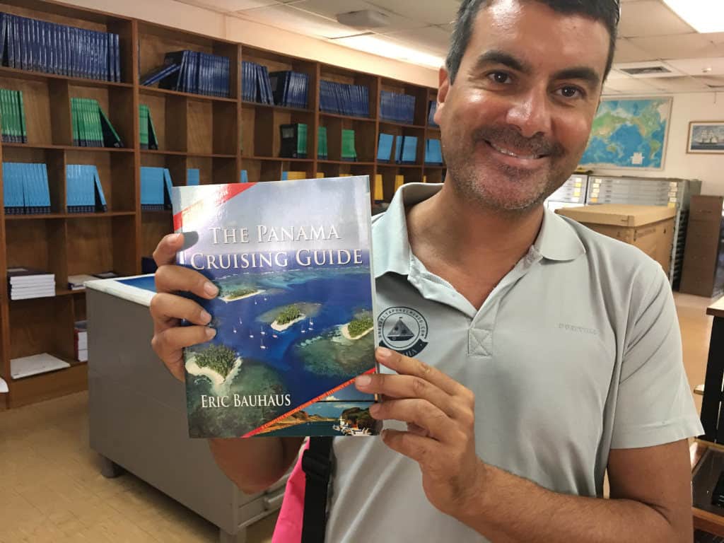 The Panama Cruising Guide del gran Eric Bauhaus.