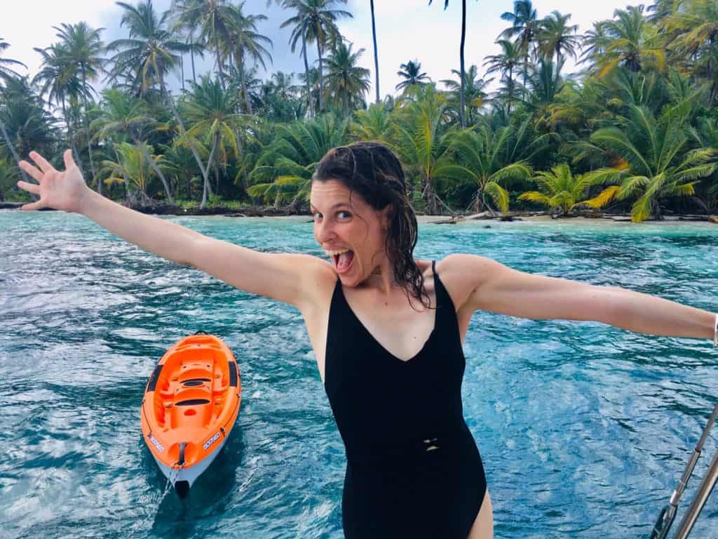 Maria posando en Cayos Holandeses. San Blas.