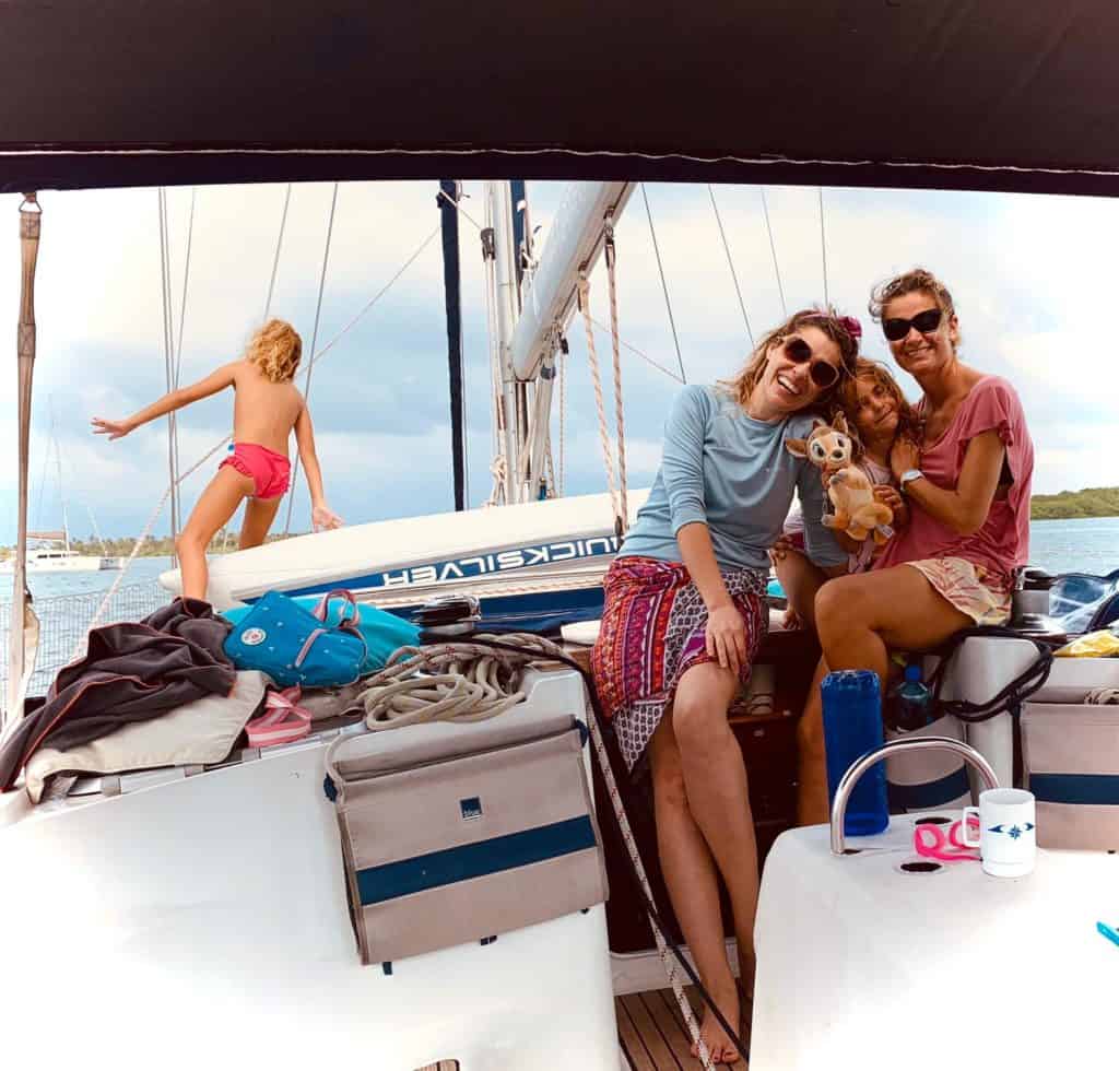 Navegando por el  archipiélago de San Blas.