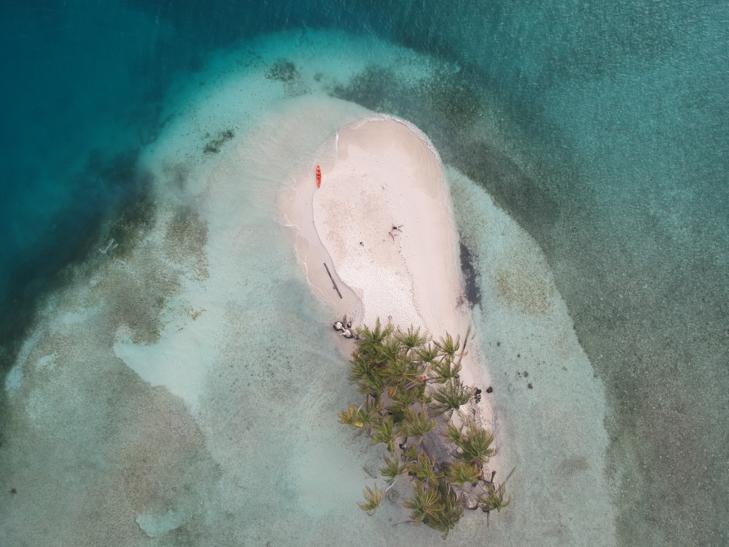 Aislados en una isla desierta.