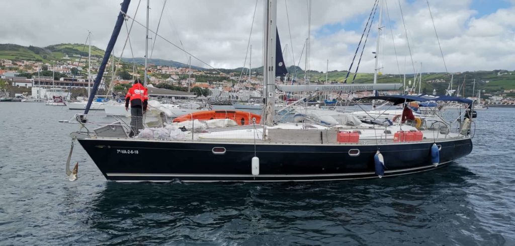 Saramia llegando a la marina de Horta