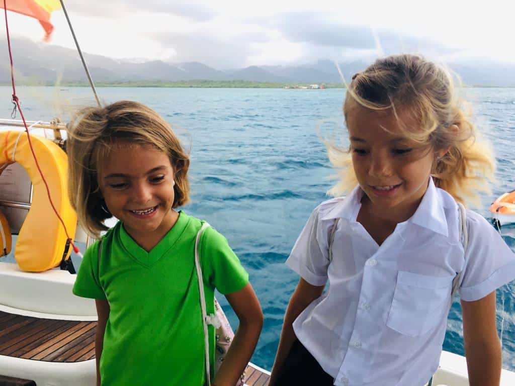 Listas para el primer día de clase.