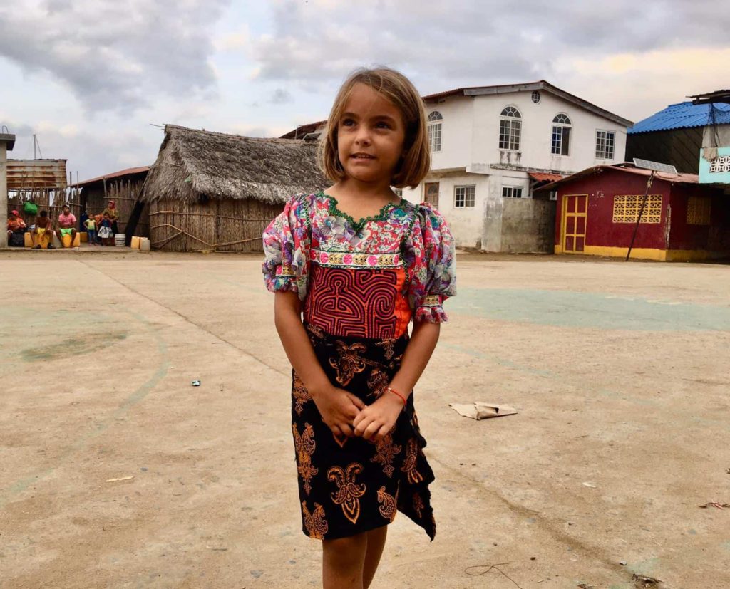 Mia guapísima con su vestido.
