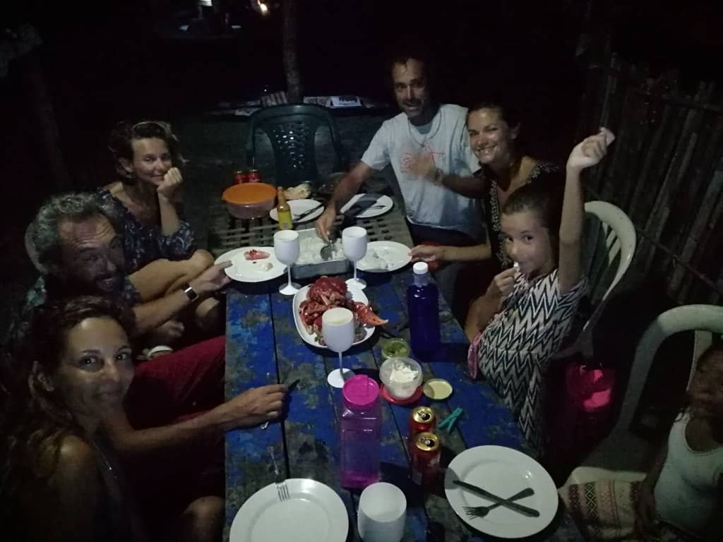 La primera cena en el bar de Hernan, con Edu y Bea del Mola Mola.
