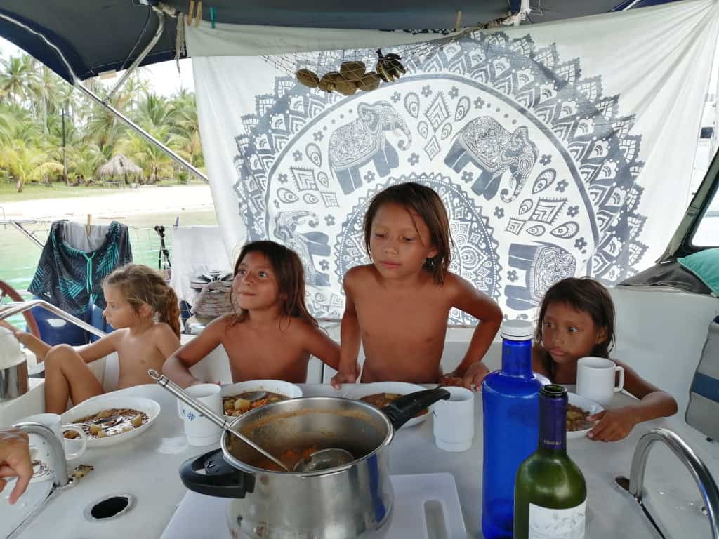 Probando las lentejas del Saramia.