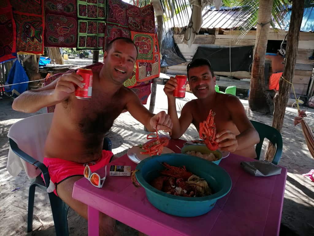 Ivan y yo comiendo en el bar de Ocasiano.