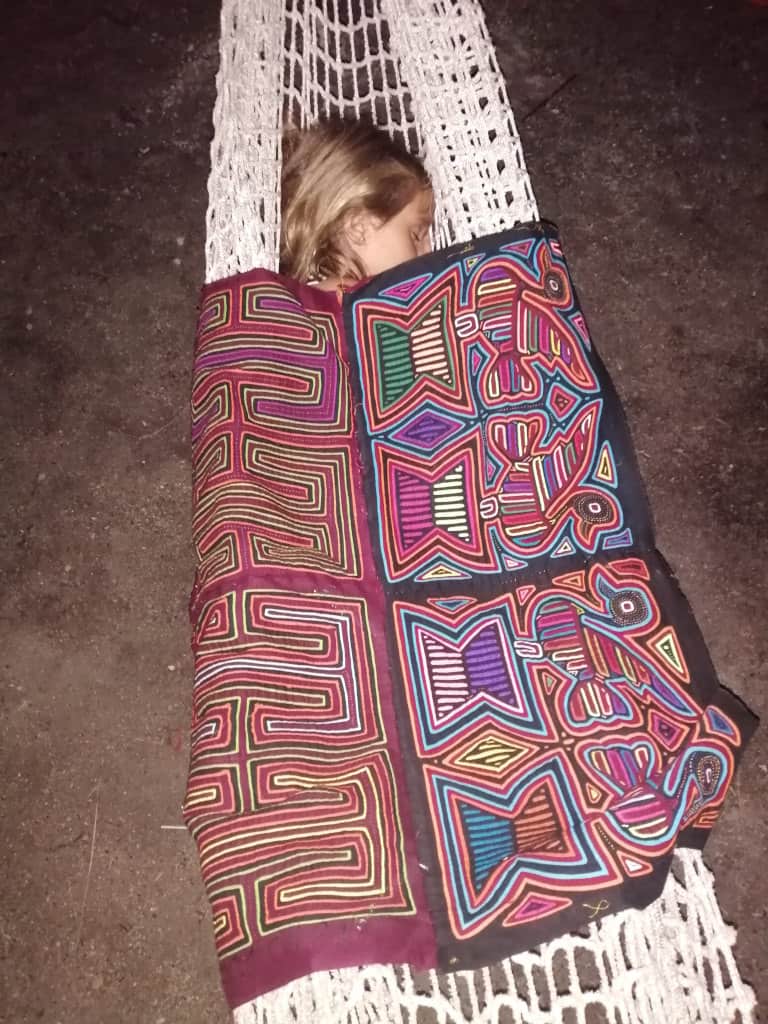 La nochevieja acabo pronto para Mia.