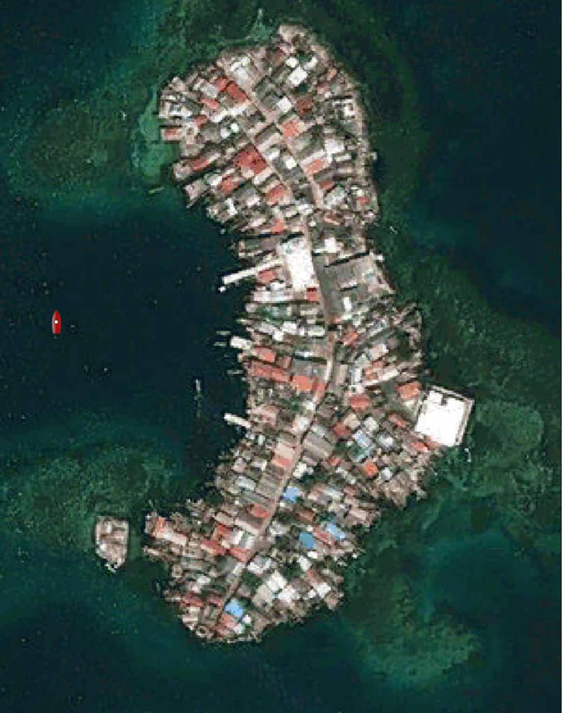 Vista satélite de Rio Sidra. El Saramia fondeado a la izquierda.