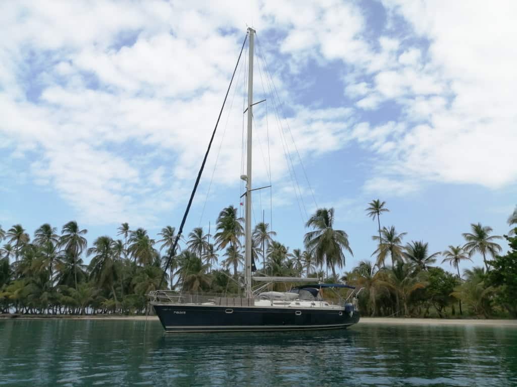 Saramia fondeado en Cambombia.