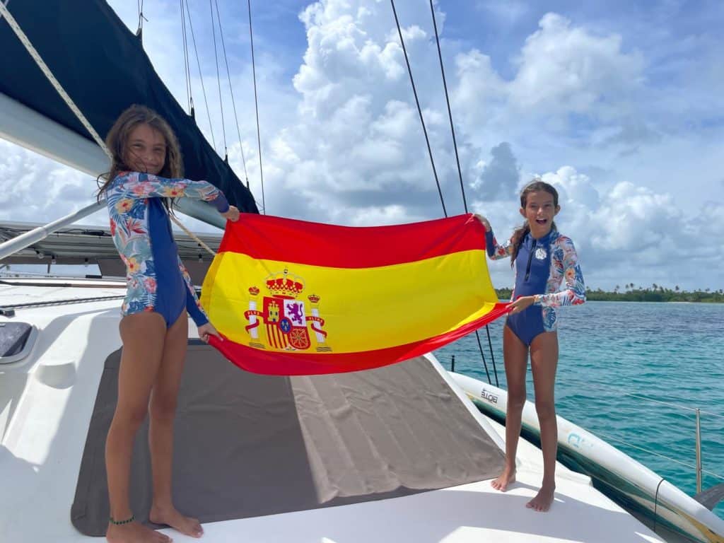 El NÏU made in Spain. La bandera que luego dejamos colgada en el Restaurante de Ibin.