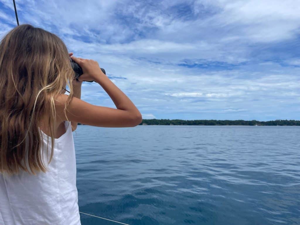 Mia vigilando la isla de Escudo de Veraguas.