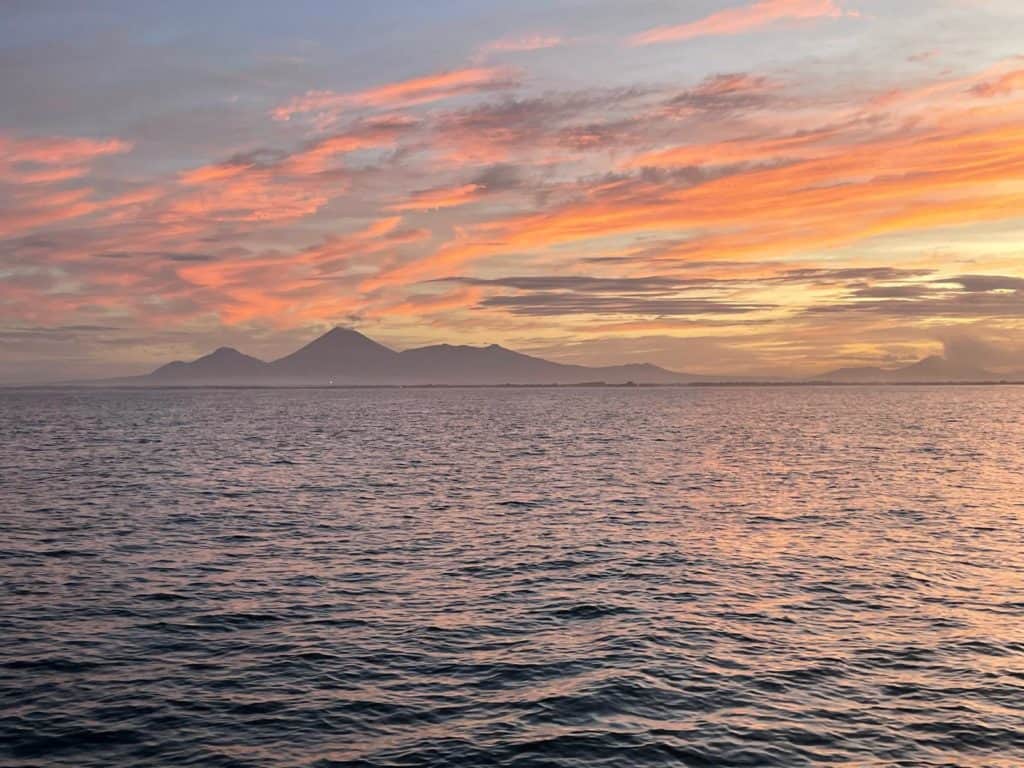 Vista del Volcán San Cristobal desde el oceano.