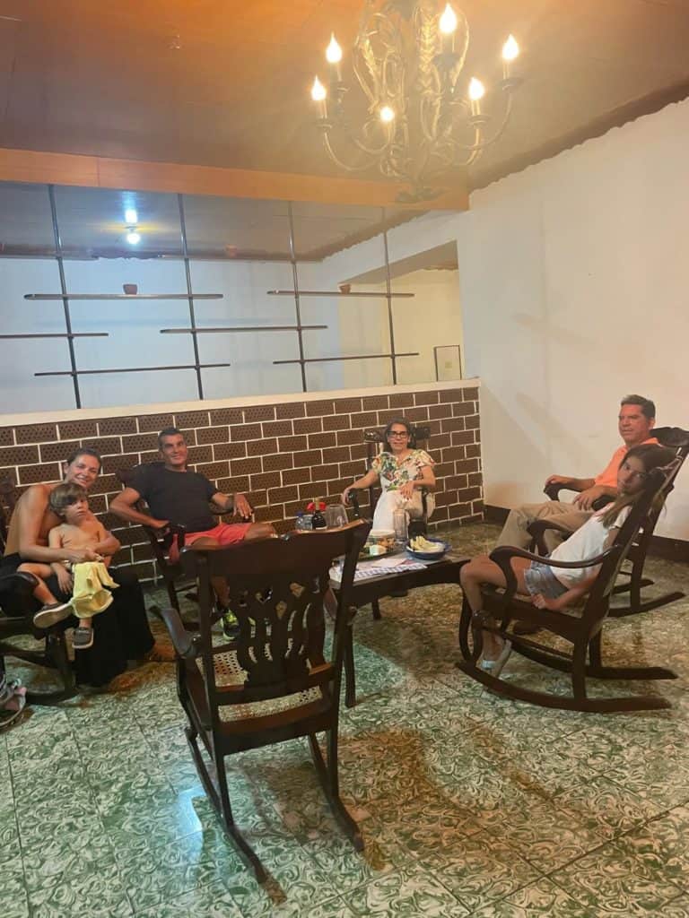 Charlando en Casa de Miriam.