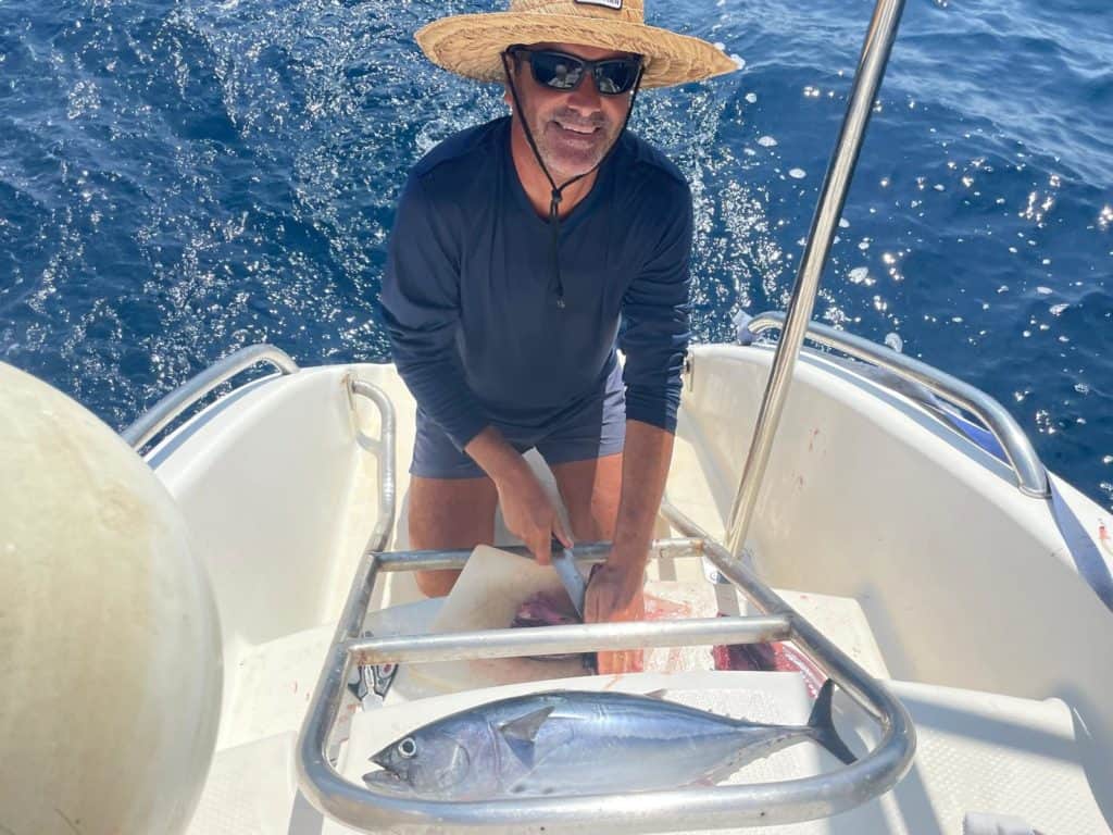 Limpiando pescados.