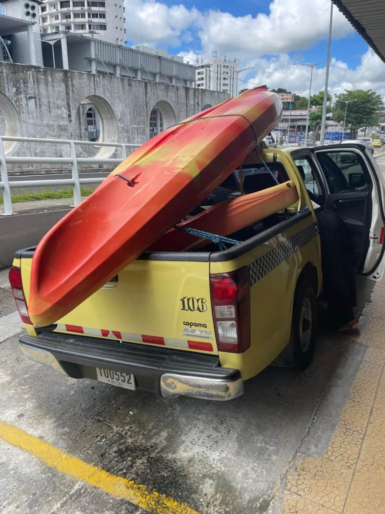 De compras por Panamá antes de regresar al barco.